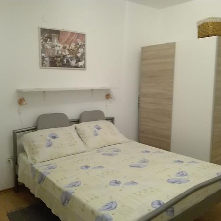 Studio Apartments Ivica プリモシュテン エクステリア 写真