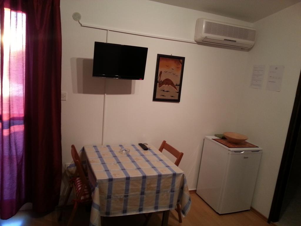 Studio Apartments Ivica プリモシュテン 部屋 写真