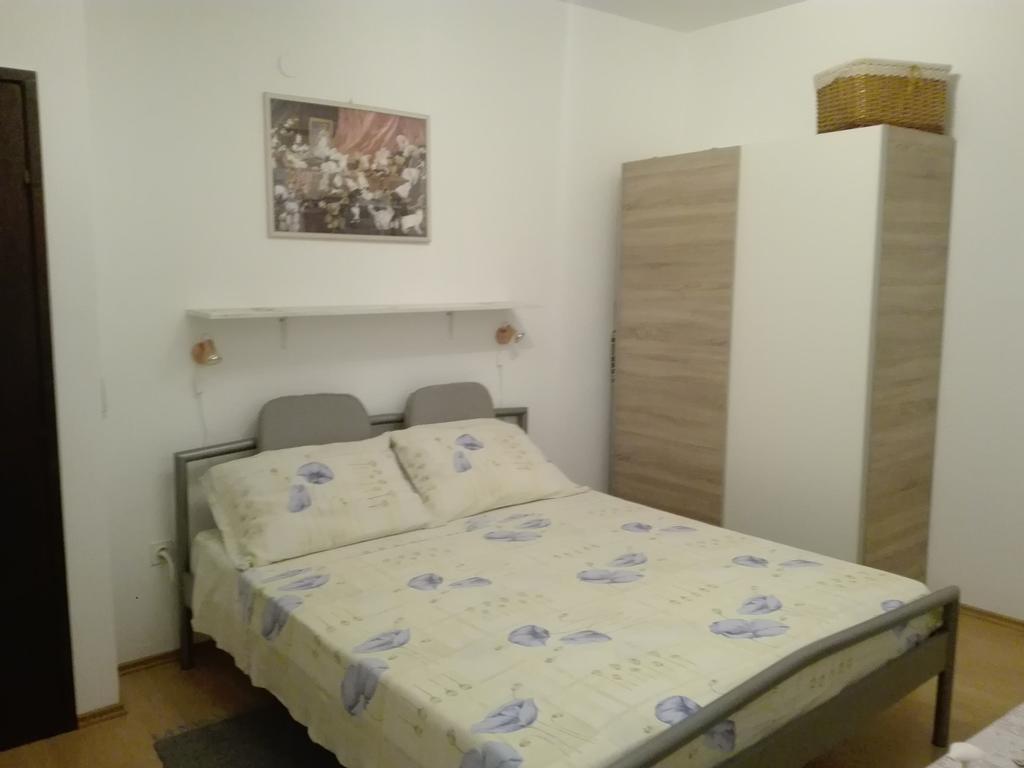 Studio Apartments Ivica プリモシュテン エクステリア 写真