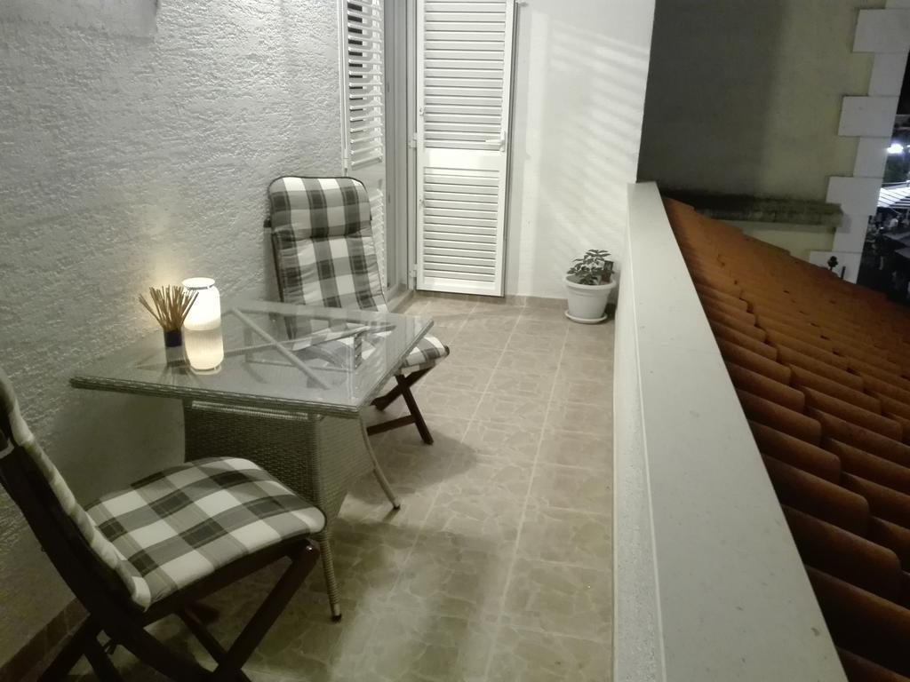 Studio Apartments Ivica プリモシュテン エクステリア 写真